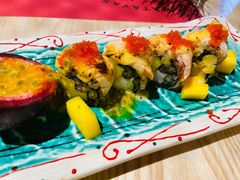 百香果酱香芒三文鱼卷-鸟山鸣·日料食堂(王府井店)