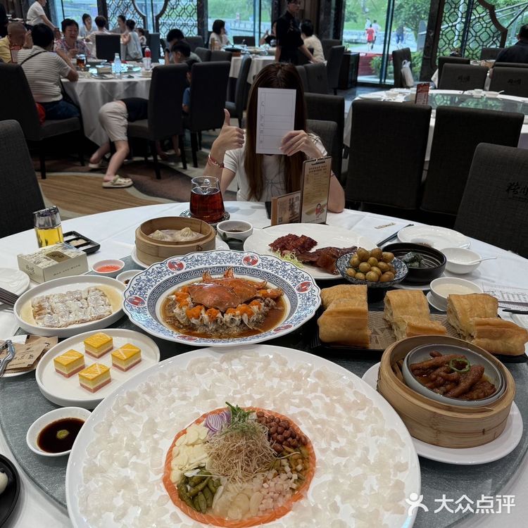 游览珠海渔女和日月贝等景点,感受珠海独特的海滨风情!