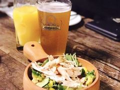 照烧鸡肉蔬菜沙拉-HIGH FIVE哈福手工汉堡(桂林路店)