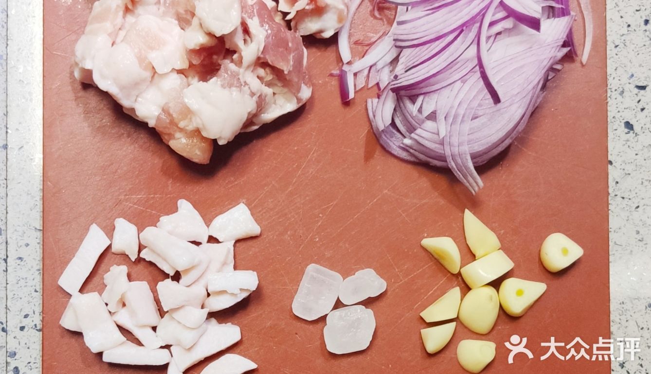 新手卤肉饭制作攻略：4步上手，连吃3碗！