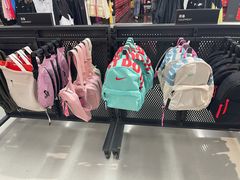 -王府井奥莱临潼小镇(临潼店)