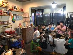 -渝嘴小老弟老火锅(华新村店)