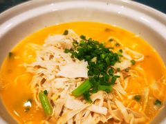 八楼一锅鲜-八楼客啃蹄花(精河美食街店)