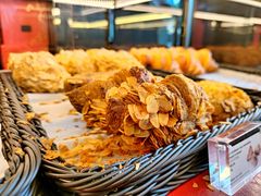 巴旦木羊角包-Salon de The de Joel Robuchon(外滩18号店)
