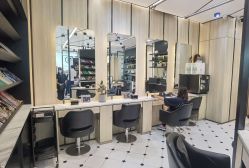 -HAIR CORNER