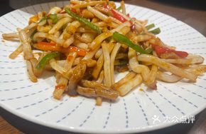 Chrysanthemum Root Stir-Fried with Shredded Pork