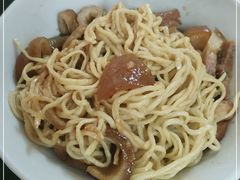 -松树干拌面店