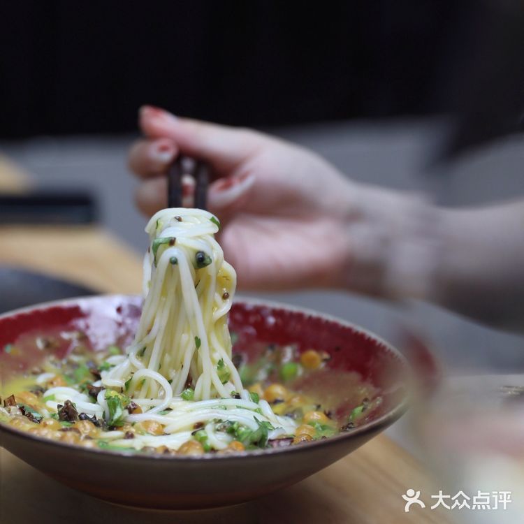 🌋崖Under Clouds｜闹中取静，意犹未尽。