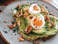 牛油果煮蛋吐司-RAC BAR(安福路店)