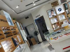 -光明眼镜·蔡司授权(九亭U天地店)