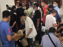 等位区-宝瑞门钉肉饼店