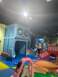 -咘隆家族儿童乐园(凯旋广场店)