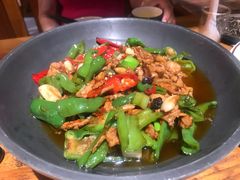 辣子炒肉-老滇山寨•云南特色菜•地方菜•民族风情歌舞表演(金碧店)