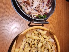咸蛋黄小蘑菇-吃饭皇帝大土家民族菜(荟聚店)