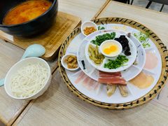 -花馬肆.云南过桥米线(汉神购物广场现场熬汤店)