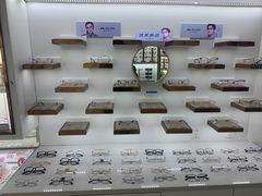 -翰佐蔡司小乐圆·依视路星趣控·暴龙眼镜折扣店