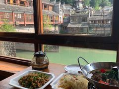 -临江餐馆二楼美食部落