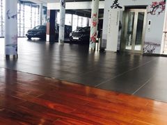 -成都中升之星奔驰4S店