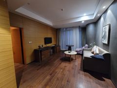 客厅-青岛五四广场海景美仑国际公寓酒店