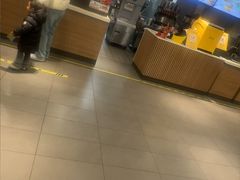 -麦当劳(上海虹桥站30B检票口楼上)