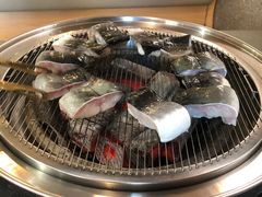 -围炉肉舍•炭烤活鳗•丹东海鲜烤肉(步行街店)