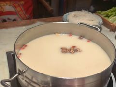 -尚尚仙·酸汤猪手·猪肚鸡火锅(华联万柳购物中心店)