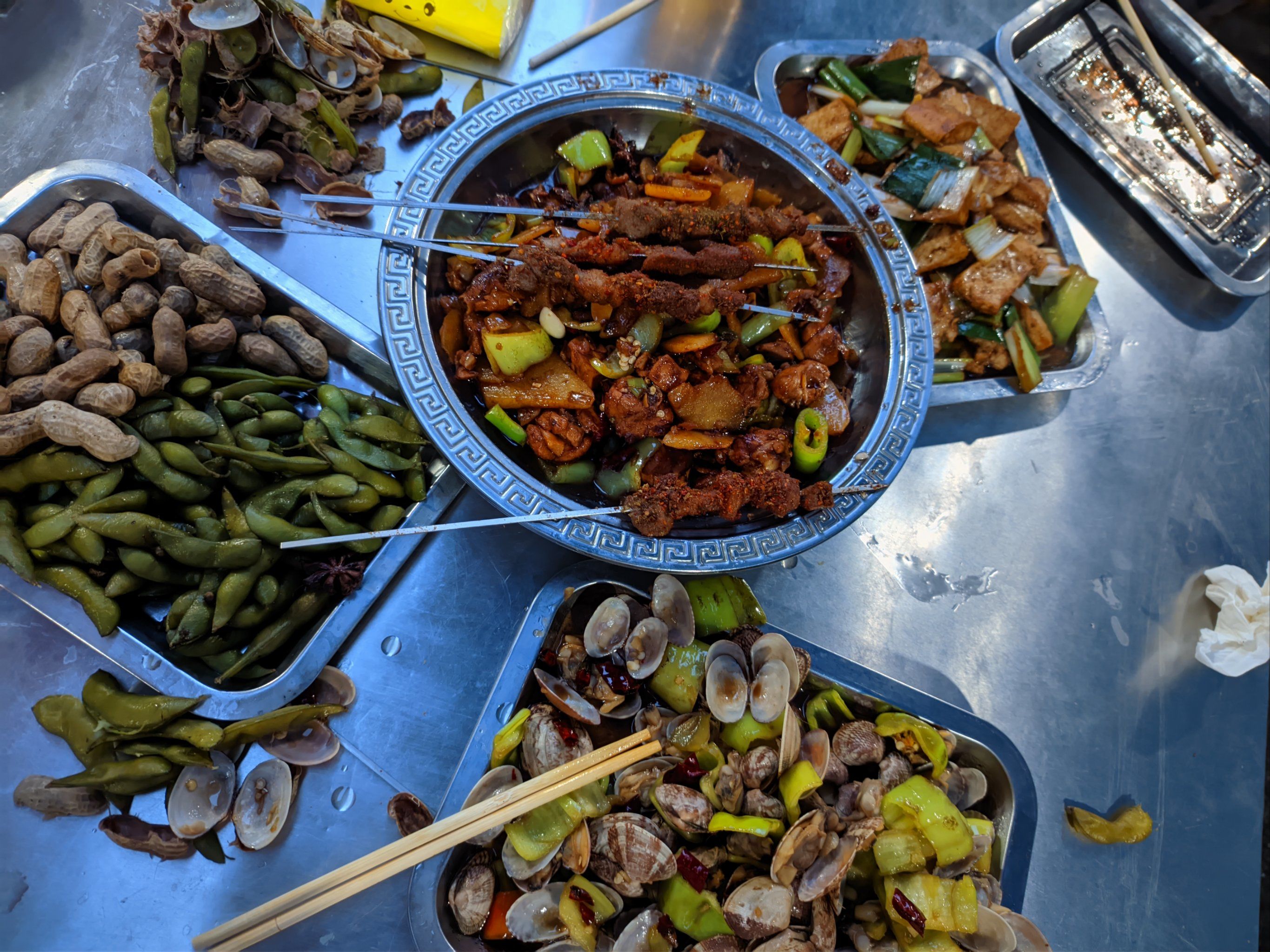 居民楼下的扎啤摊