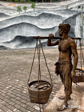 也？难道又是哪个新打造的古镇景点吗？