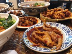 -爆炸头阿姨小四川正宗川味小吃(无任何分店)
