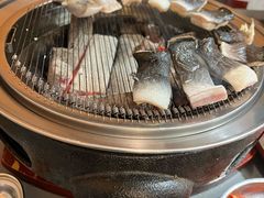 -围炉肉舍•炭烤活鳗•丹东海鲜烤肉(步行街店)