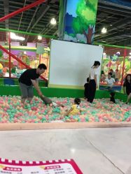 -维佳童话镇演出现场(徐东店)