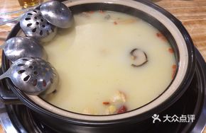 Bamboo Mushroom Pepper Pig's Stomach Chicken Soup
