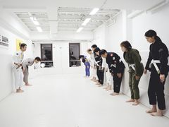 -菠萝格斗巴西柔术训练馆