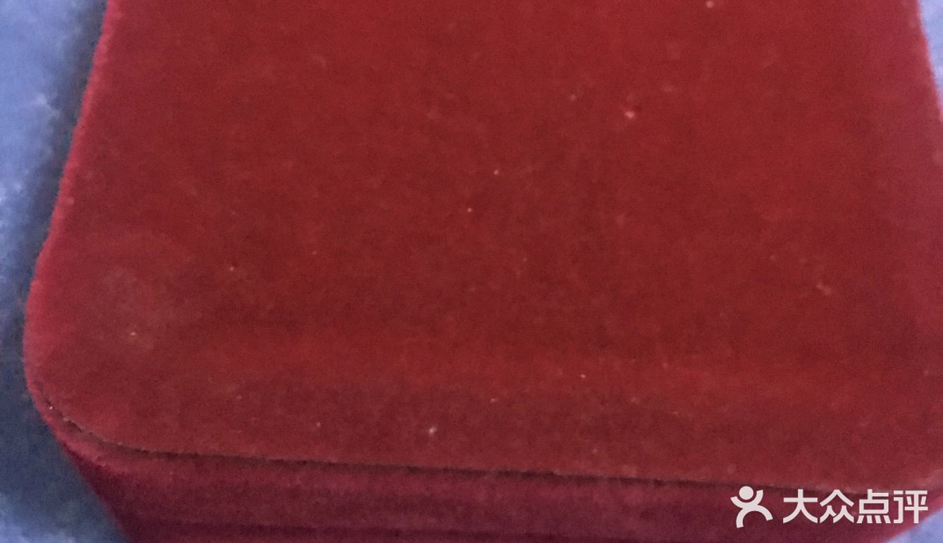 晶莹手镯，携手共享