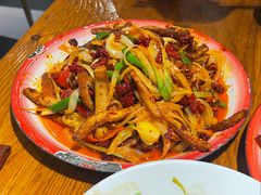 火爆牛肠-柴窝堡22号辣子鸡·传承新疆菜