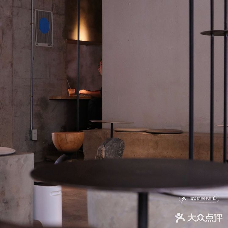 路过叹咖啡叹杯咖啡