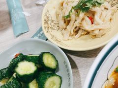 一品酸菜拌卤味-康师傅私房牛肉面(北京南站店)