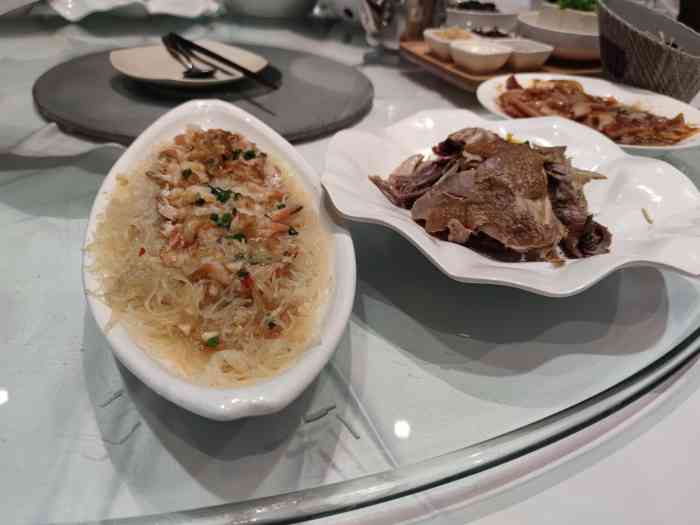 凤凰园美食城(西山道店"凤凰园旗下的餐厅,饺子宴,的整体环境不错.