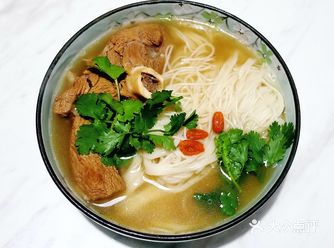 当归生姜羊肉面 买的是上海崇明的冰鲜羊蹄髈