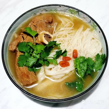 当归生姜羊肉面 买的是上海崇明的冰鲜羊蹄髈