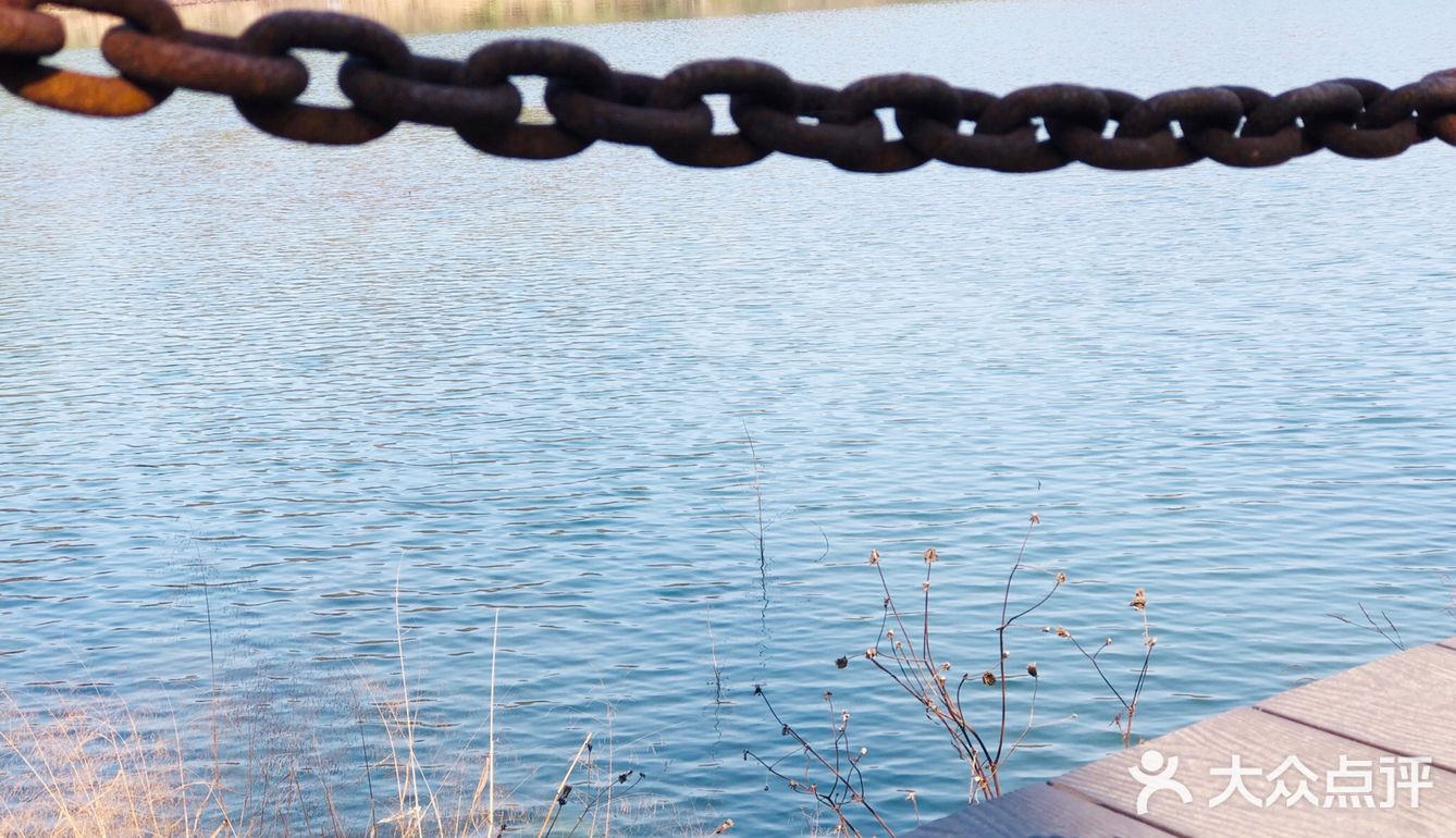 连降噪耳机都能够舍弃，一个双肩包就到达这里