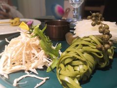 敲糖椒麻鸡丝凉面-蜜桃花开·中西融合菜E&W(南长街店)