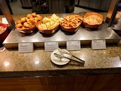 -华邑酒店·鲜艳全日自助餐厅