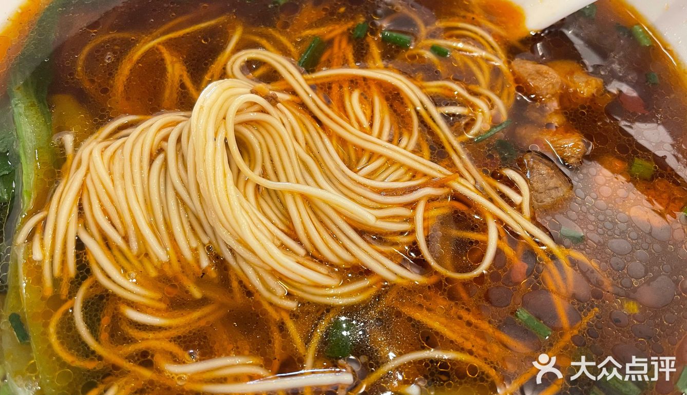 生活可以被一碗好面治愈，如果不够，加一块炸猪排！