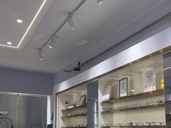 -视野联行眼镜•蔡司•依视路(温江店)