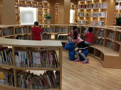 -漕河泾街道图书馆(漕河泾社区文化活动中心店)