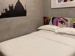 -卡罗酒店(东门晒布地铁站店)