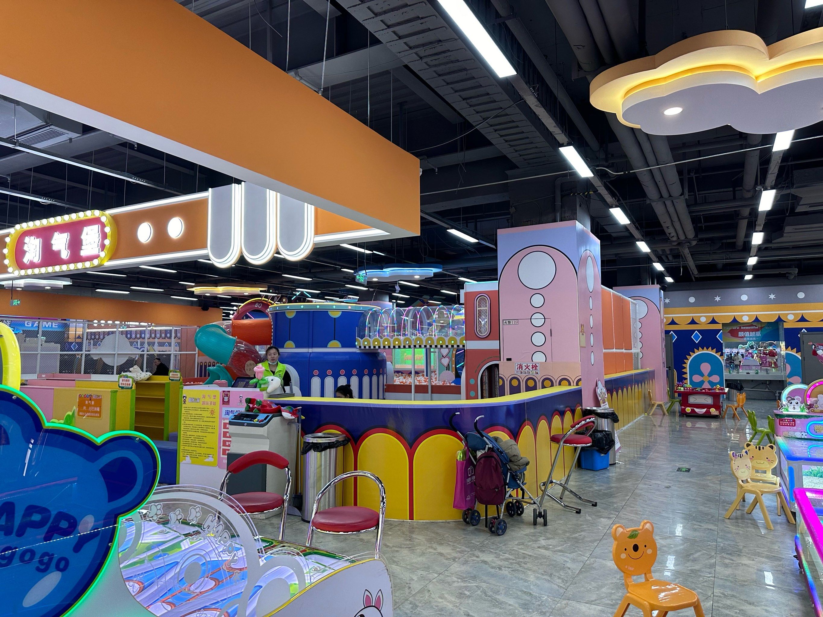 [偷笑] 又是开心的一天
#酷乐潮玩 「酷玩e族·家庭游乐中心」