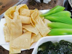 豆皮拼笋头-映山红鲜货火锅(鱼嘴店)