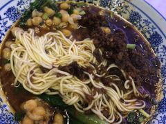 -渝之汇牛肉豌杂面